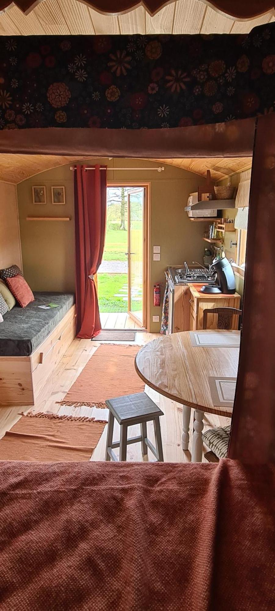 Roulotte A La Ferme Buissonniere Villa La Lande-de-Louge Luaran gambar