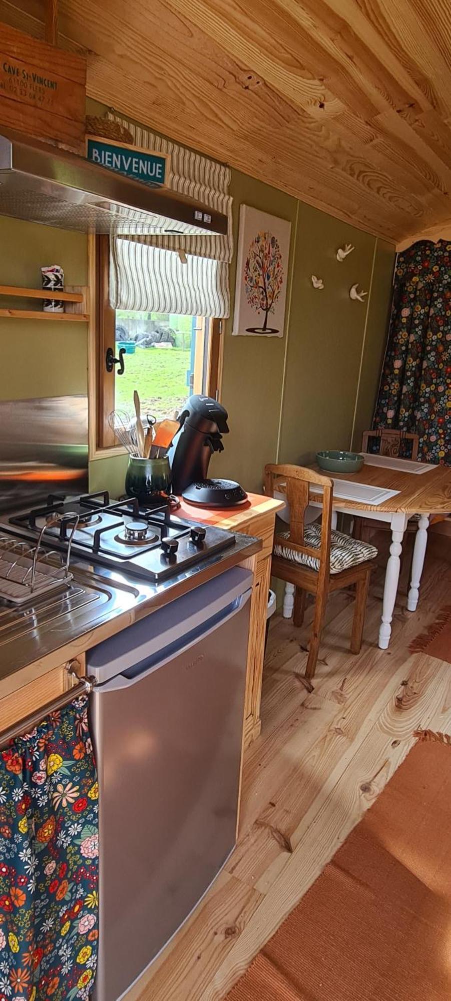 Roulotte A La Ferme Buissonniere Villa La Lande-de-Louge Luaran gambar