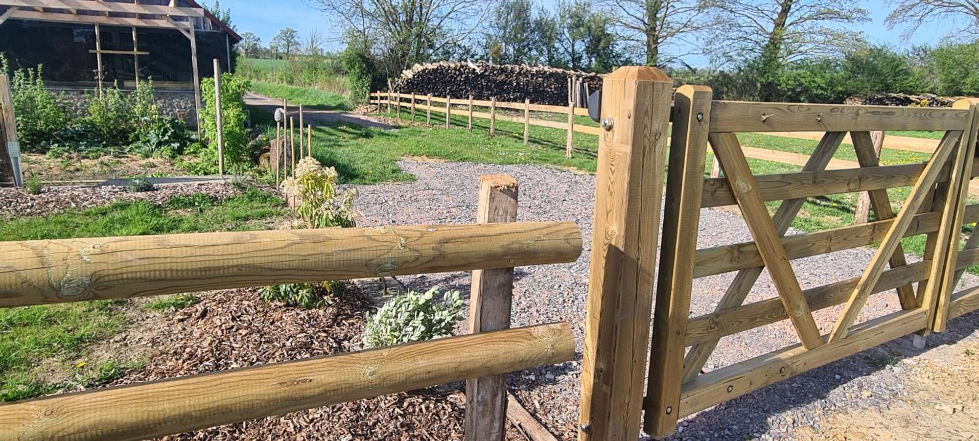 Roulotte A La Ferme Buissonniere Villa La Lande-de-Louge Luaran gambar